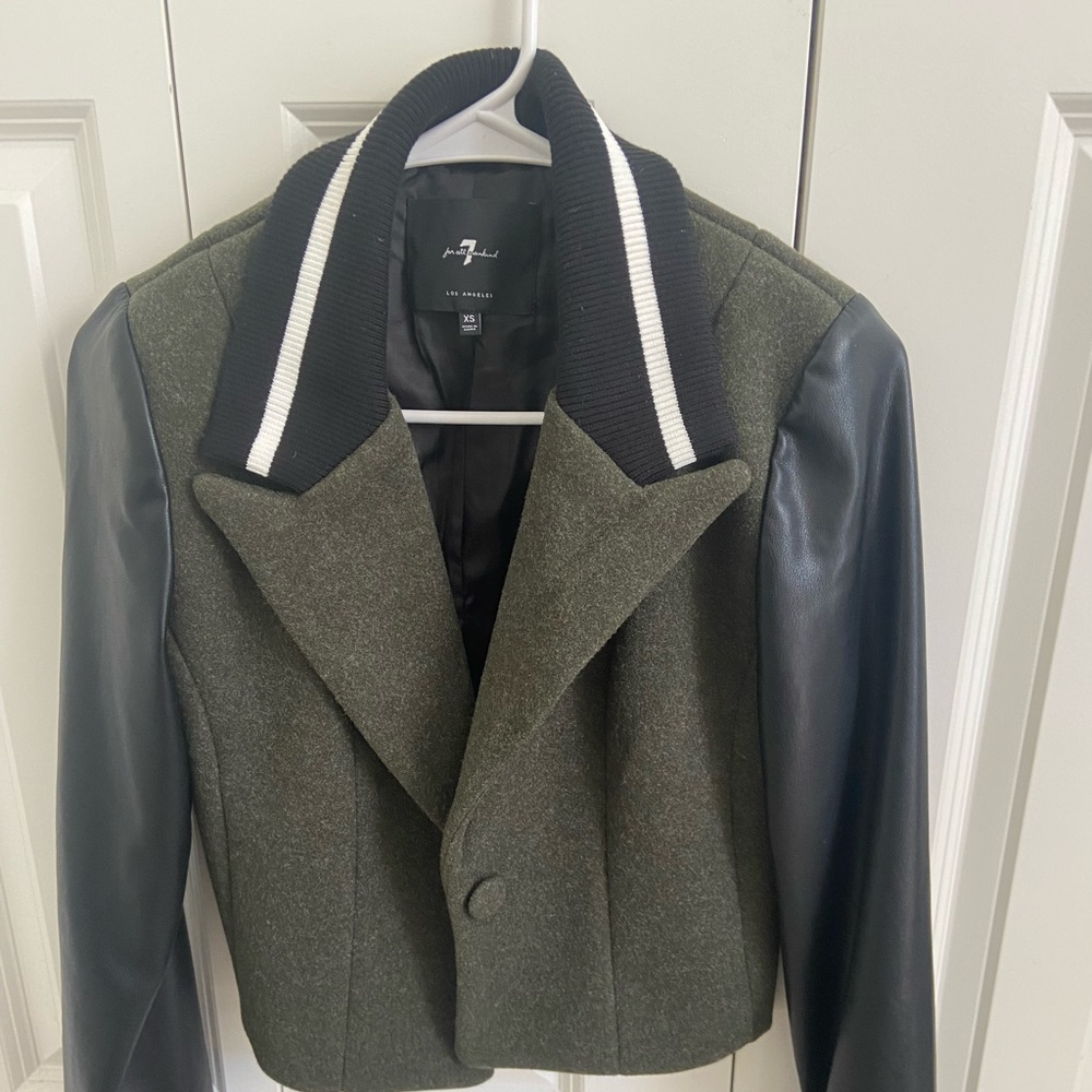 Sz XS green with black sleeves